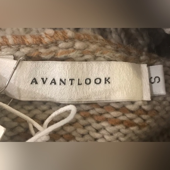 Avantlook Cowl Neck Sweater Size Small NWT - Picture 11 of 13